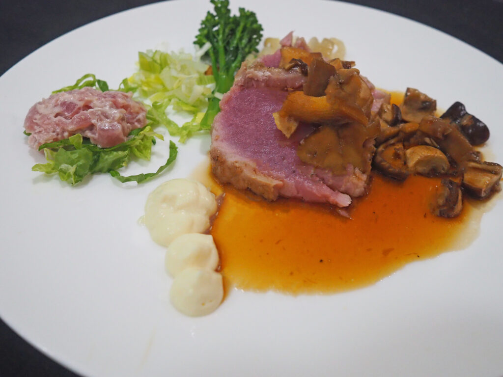 Tonijnsteak met paddenstoelen